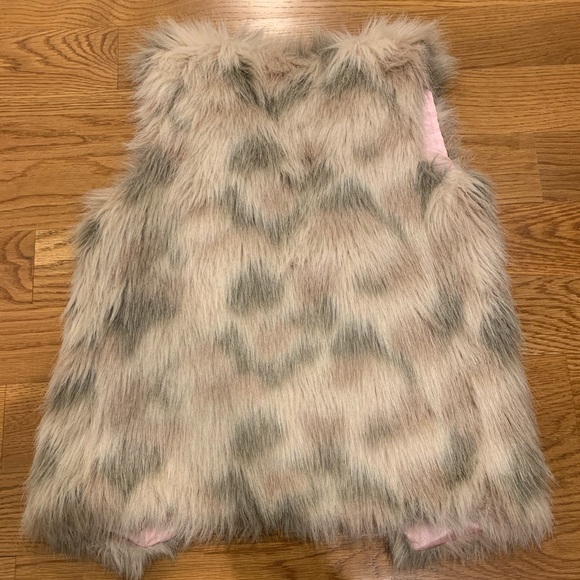 Children’s place size 7/8 Fur Vest - Picture 3 of 3